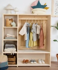 Hannun Armoire Montessori En épicéa Massif De Couleur Beige Avec Du Rotin -Maisons du Monde boutique armoire montessori en epicea massif de couleur beige avec du rotin 1