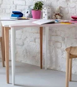 WNM Group Bureau Enfant En Pin Massif 114x85 Rose -Maisons du Monde boutique bureau enfant en pin massif 114x85 rose 2