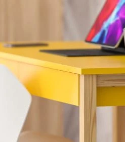 WNM Group Bureau Enfant En Pin Massif 120x60 Jaune 10 WNM Group Bureau Enfant En Pin Massif 120x60 Jaune -Maisons du Monde boutique bureau enfant en pin massif 120x60 jaune 3