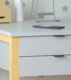 WNM Group Bureau Pour Enfant En Pin Massif 120x60 Gris -Maisons du Monde boutique bureau pour enfant en pin massif 120x60 gris 4