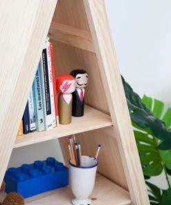 RNT By Really Nice Things Étagère Bibliothèque En Pin Massif Couleur Naturel Forme De Tipi 12 RNT By Really Nice Things Étagère Bibliothèque En Pin Massif Couleur Naturel Forme De Tipi -Maisons du Monde boutique etagere bibliotheque en pin massif couleur naturel forme de tipi 4