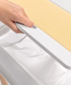 Beeloom Table Pour Enfants En Bois Naturel Jaune Multifonctionnelle -Maisons du Monde boutique table pour enfants en bois naturel jaune multifonctionnelle 1